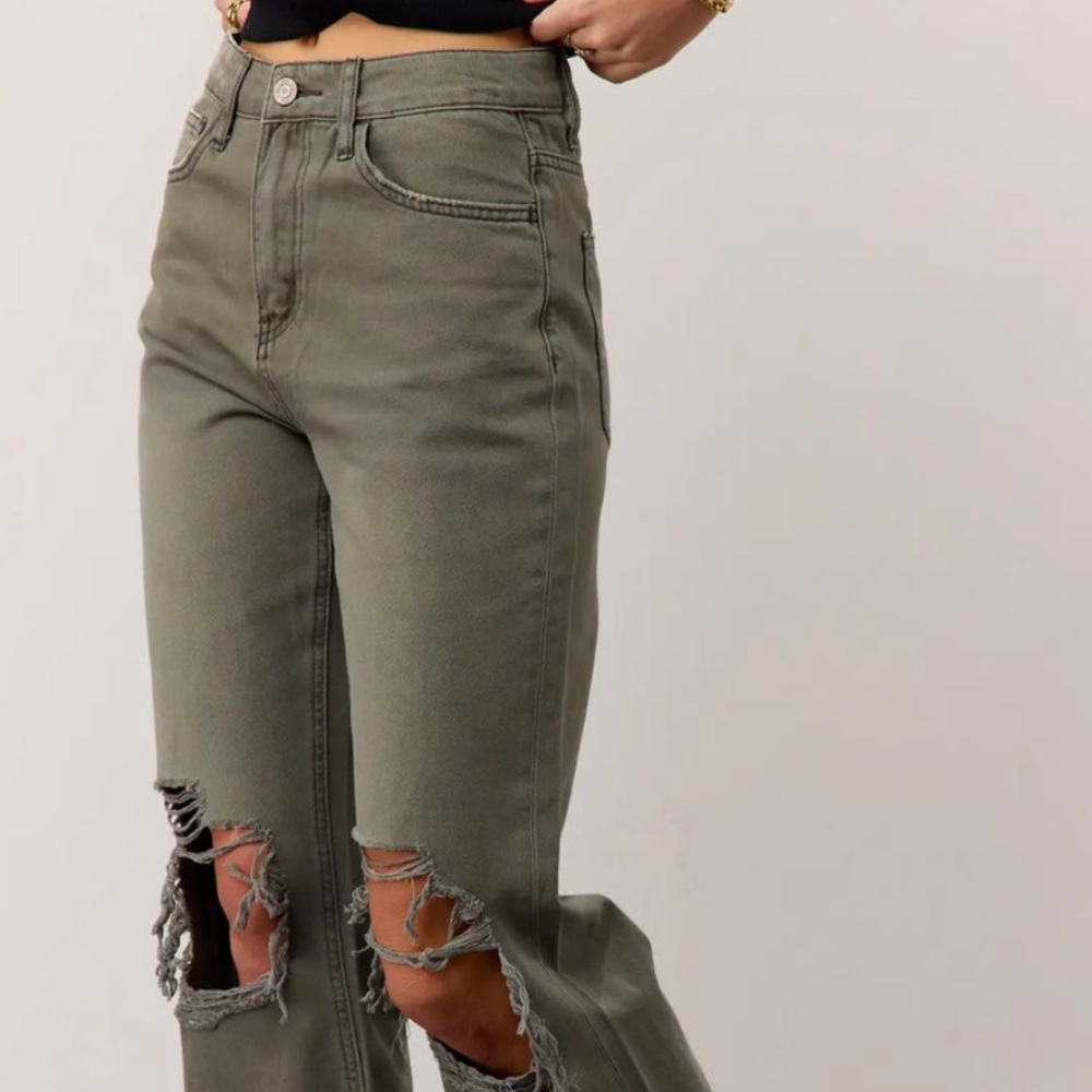 Distressed Wide Leg Cropped Jeans - Picture 6 of 7